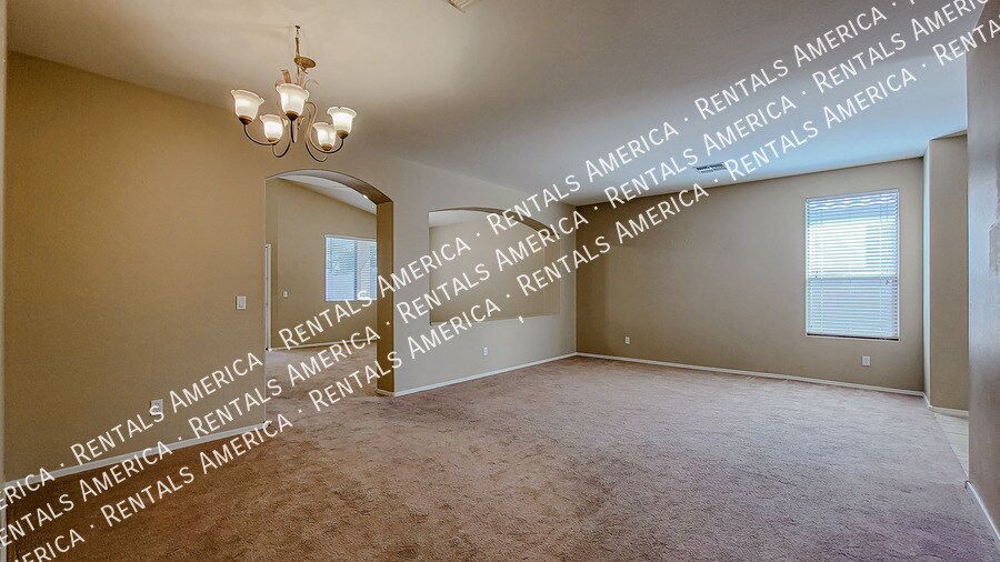 Building Photo - 12512 W Glenrosa Dr