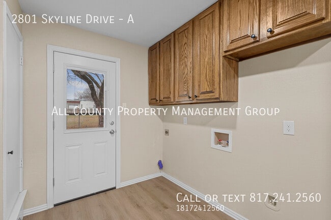 Building Photo - 2801 Skyline Dr