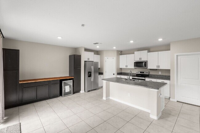 Building Photo - LIKE NEW Home For Rent in Sun City!