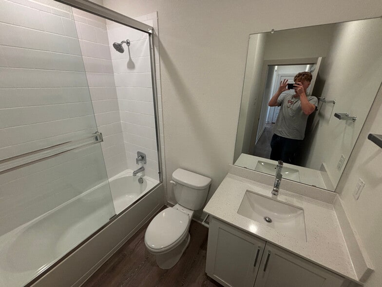 Building Photo - 305 Fremont Dr