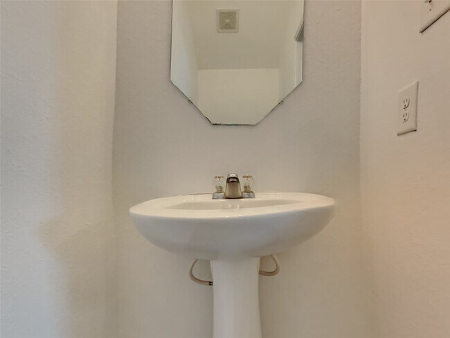 Building Photo - 10322 Urban Oak Trl