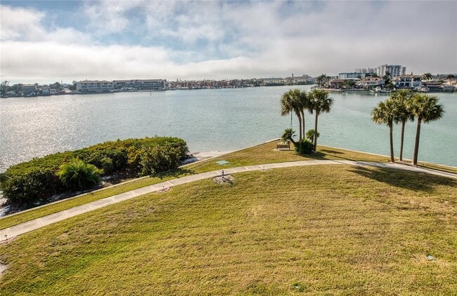 Building Photo - 8040 Sailboat Key Blvd S