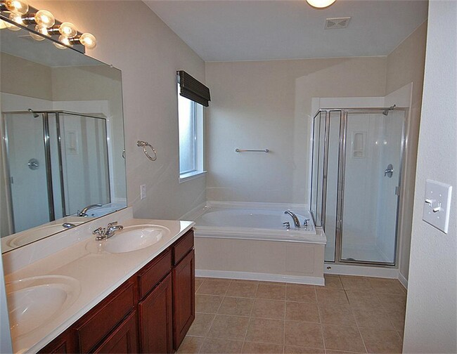 Building Photo - 19439 Suffolk Hollow Ln