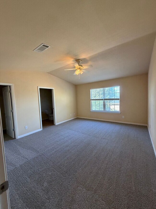 Building Photo - 148 Iron Horse Dr E