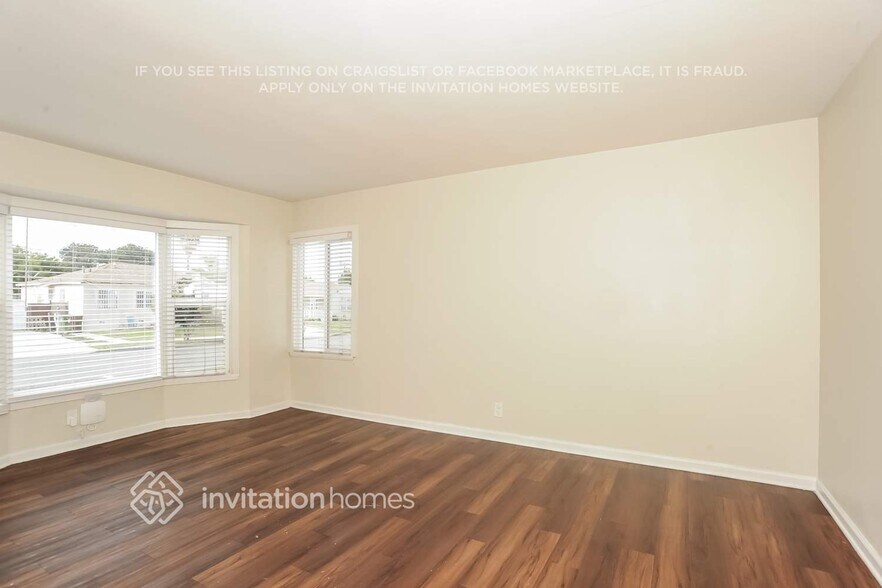 Building Photo - 1118 S Exmoor Ave