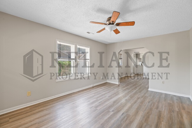 Building Photo - 801 S Sedgwick St