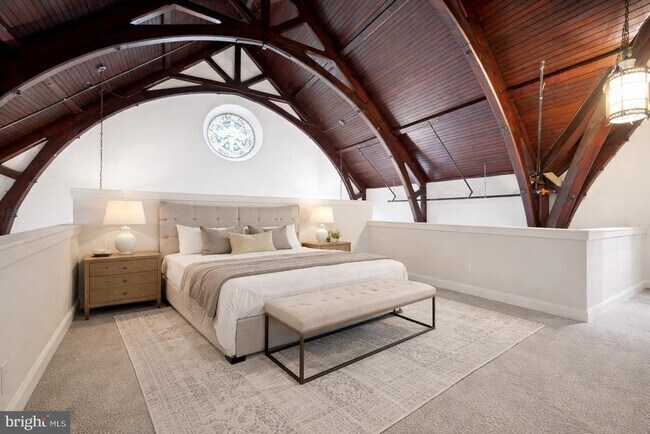 Building Photo - 430 York Rd