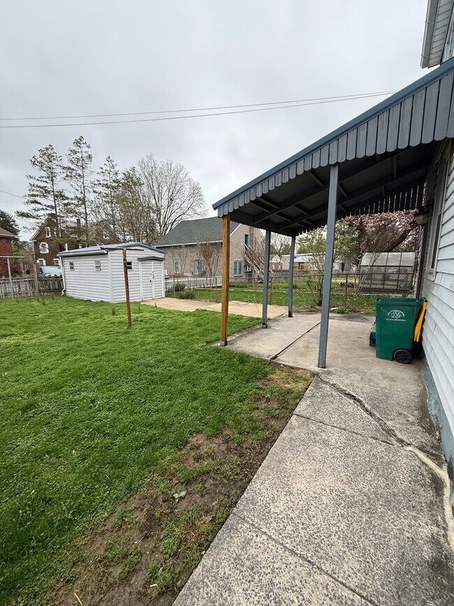 Building Photo - 133 E Commerce St