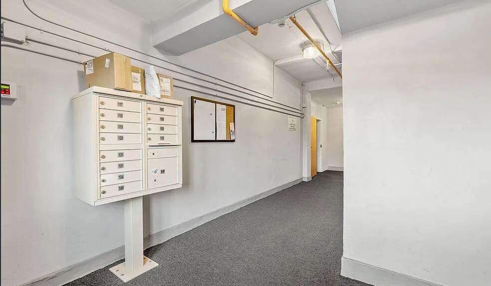 Building Photo - 130 E Glenwood Ave