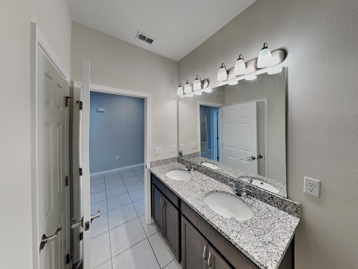 Building Photo - 5621 Camilla St