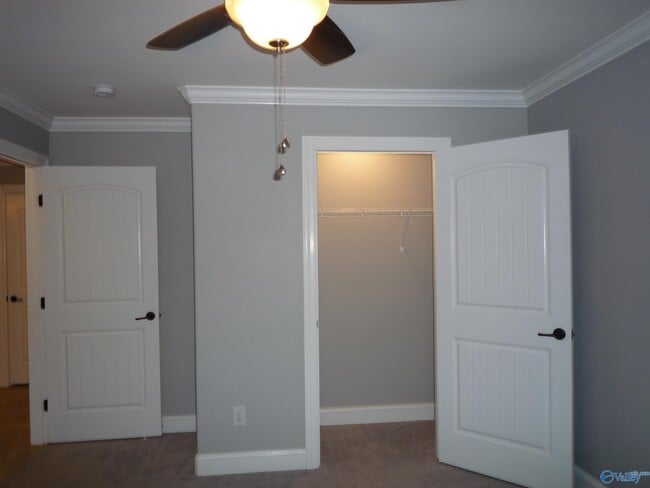 Building Photo - 13205 Hill Crest Dr