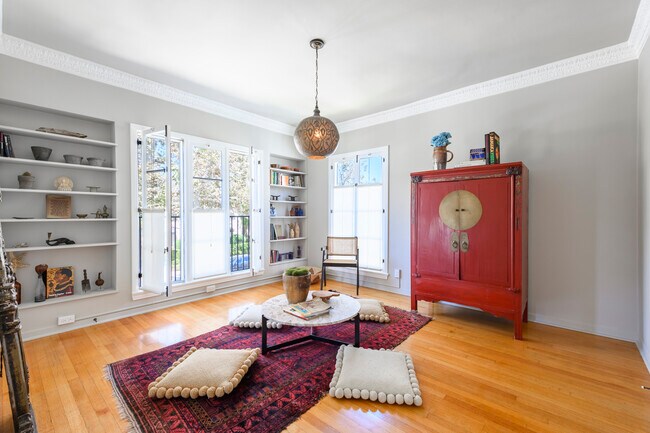 bed 4 or office off Living room - 148 S Orange Dr