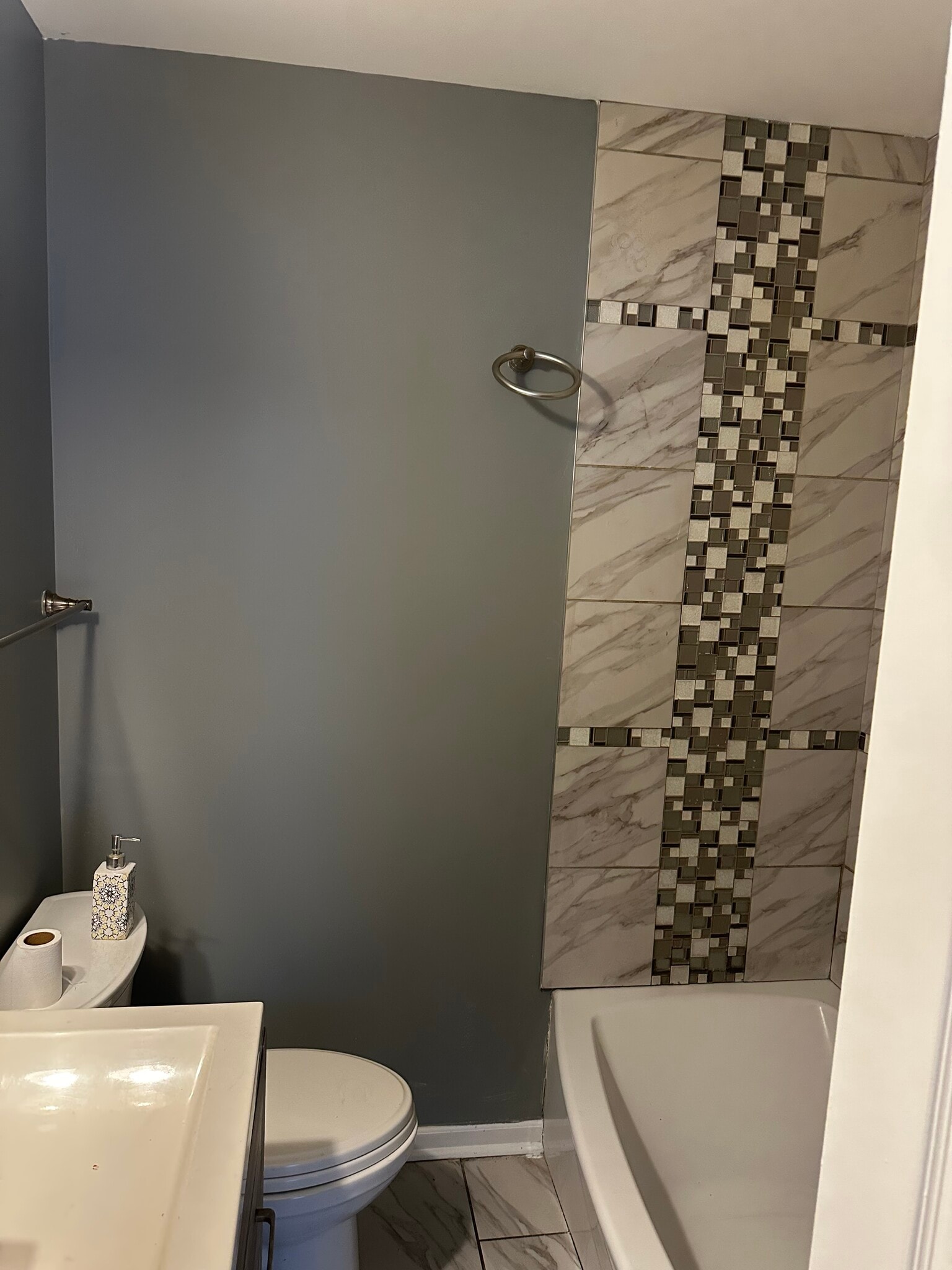 Building Photo - 782 Mount St