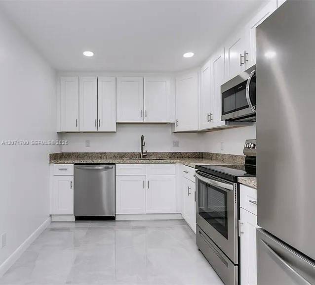 Building Photo - 2500 Parkview Dr