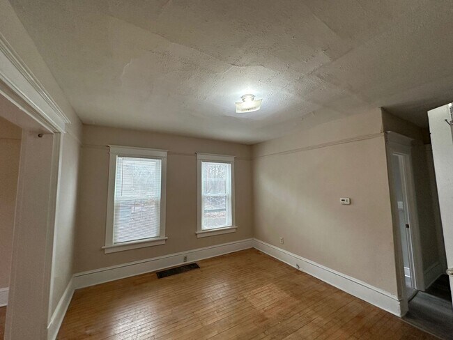 Building Photo - 3949 N 13th St