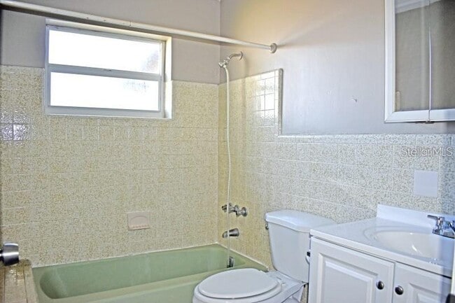 Building Photo - 1002 Cobblestone Dr