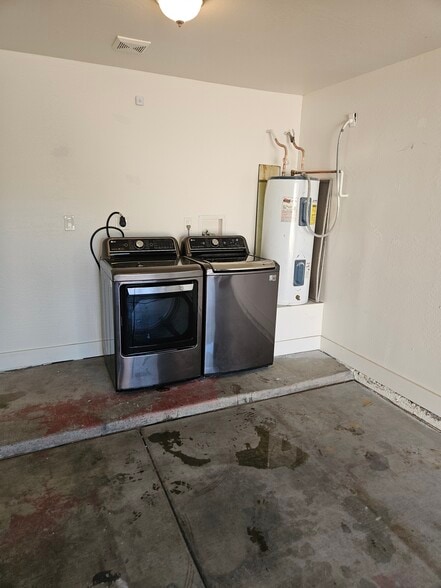 Building Photo - 9628 N 13th St