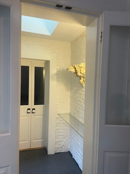 Building Photo - 704 S Bethel St