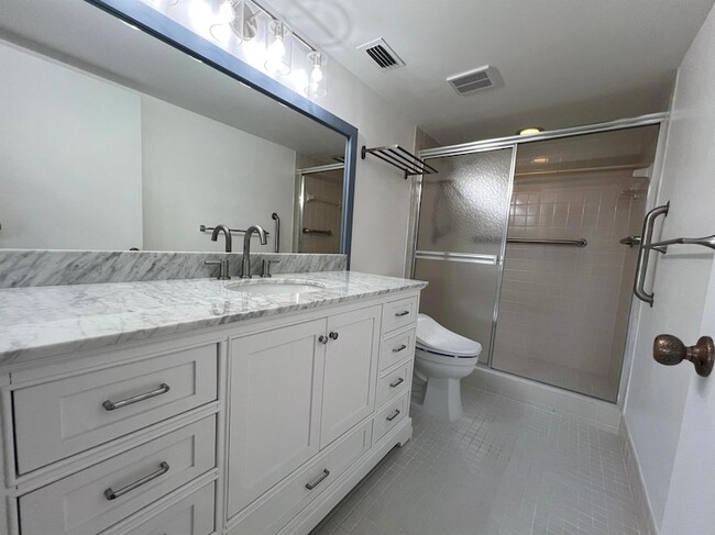 Building Photo - 7320 Amberly Ln