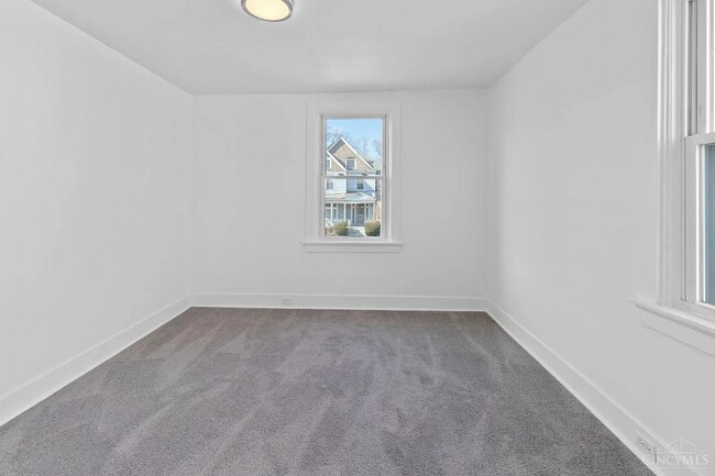 Building Photo - Newly renovated! Available August 1st 2027