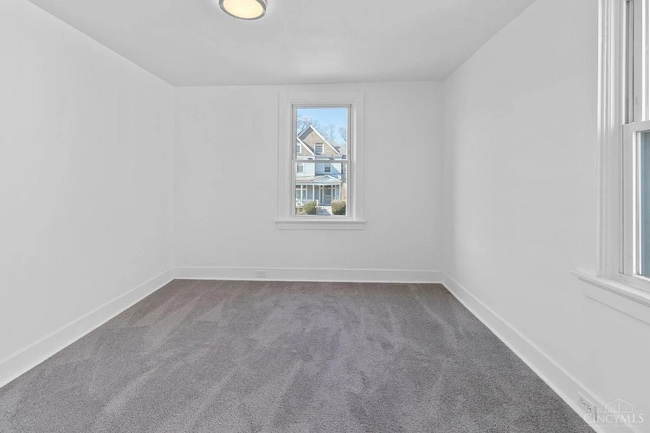 Building Photo - Newly renovated! Available now!!!