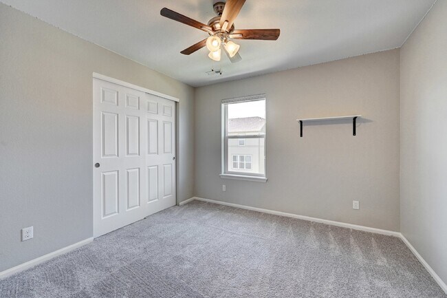 Building Photo - $3,325 - 3 Bed, 3 Bath Home in Centennial ...
