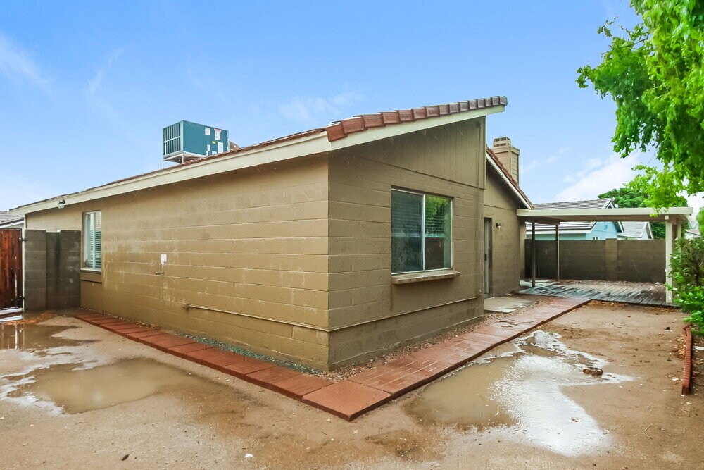 Building Photo - 1616 N Alta Mesa Dr