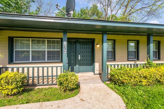 Building Photo - 973 Parkwood Ct