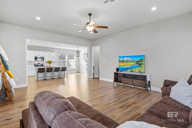 Building Photo - 1049 Stella Rd