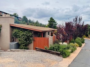 Building Photo - 230 Arroyo Sienna Dr