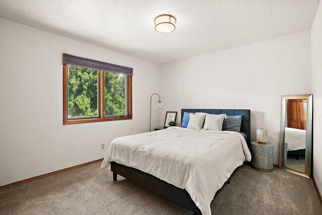 Building Photo - 4180 N Marcliffe Ave