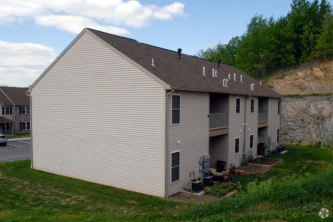 Building Photo - Sinking Spring Terrace