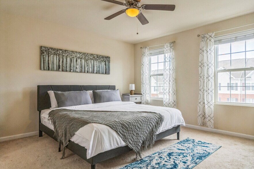 Building Photo - 7980 Blue Stream Dr