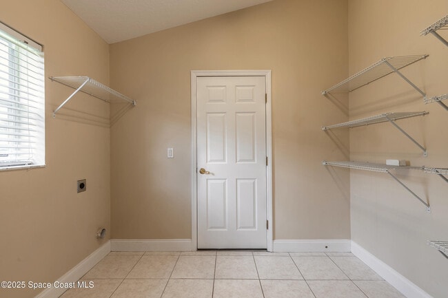 Building Photo - 1442 Areca Palm Dr