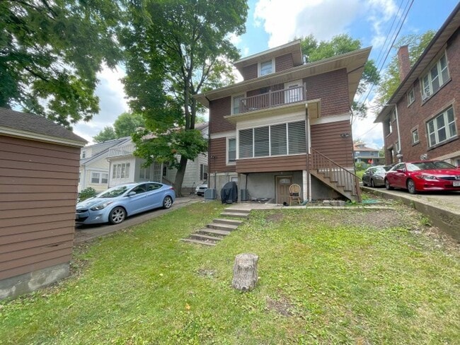 Building Photo - 147 Lathrop St