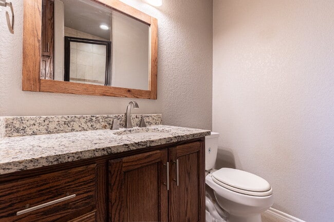 Building Photo - Charming open floor style home!