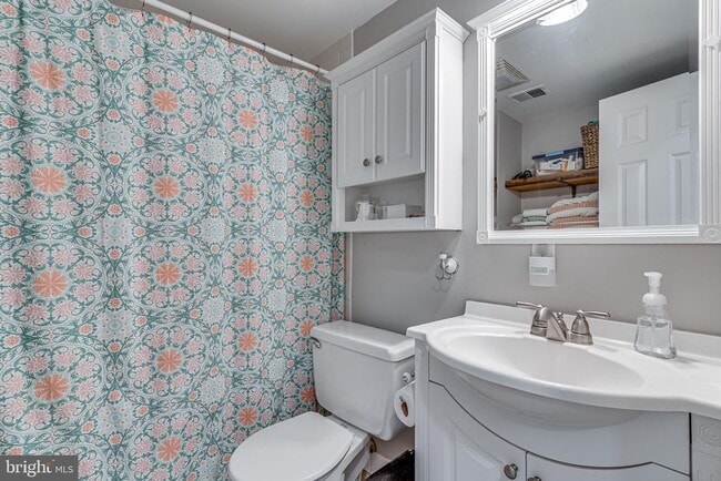 Building Photo - 912 Green St