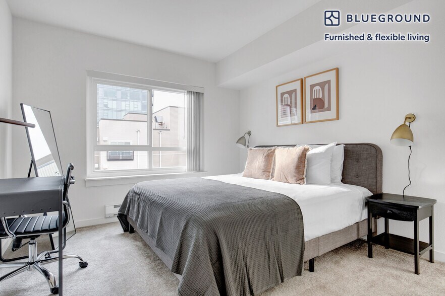 Building Photo - 250 Bellevue Way NE