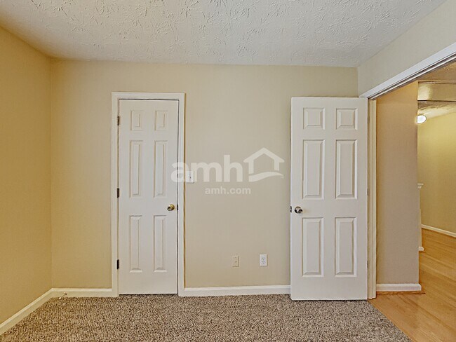 Building Photo - 1215 Wilkes Crest Dr