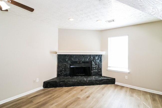 Building Photo - 548 Sherwood Greens