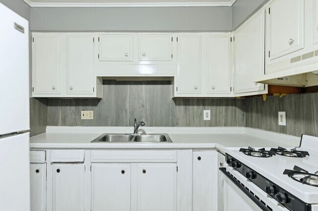 Building Photo - 1610 Court St