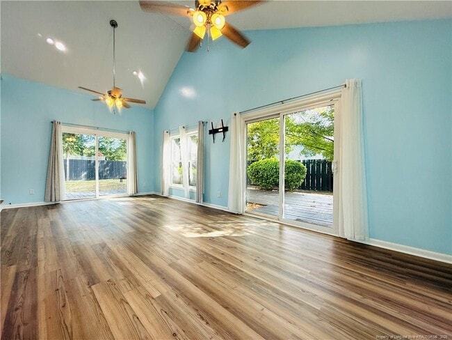 Building Photo - 300 Wedge Ct