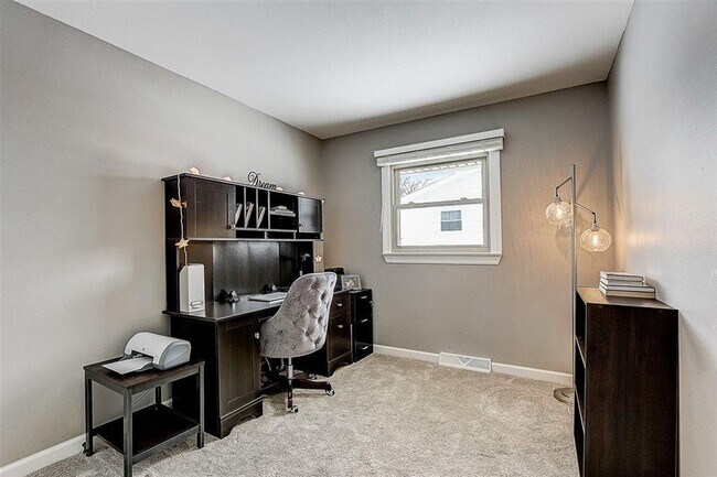 Building Photo - Updated Brookfield 4 bedroom home