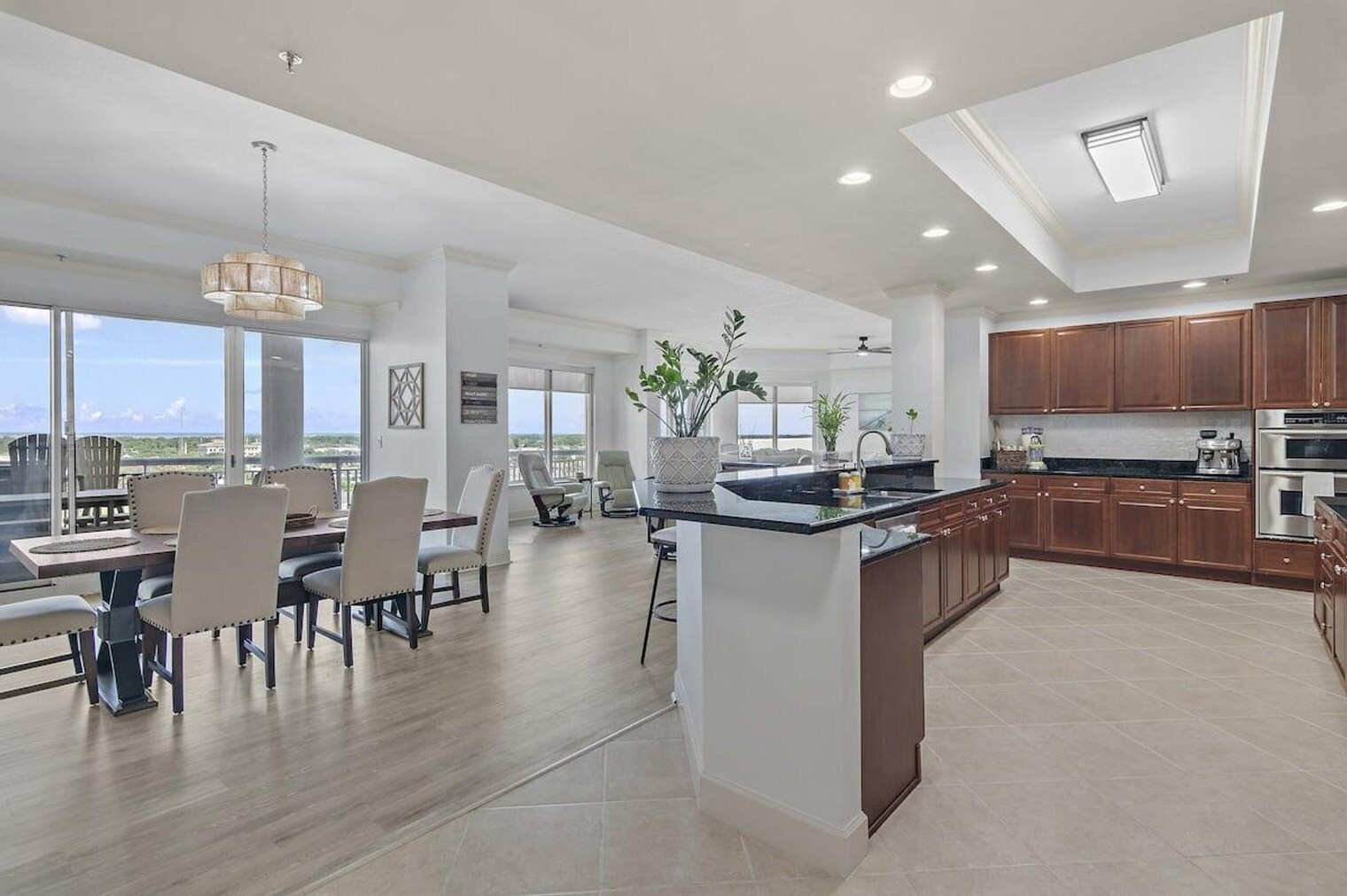 Building Photo - 725 Gulf Shore Dr