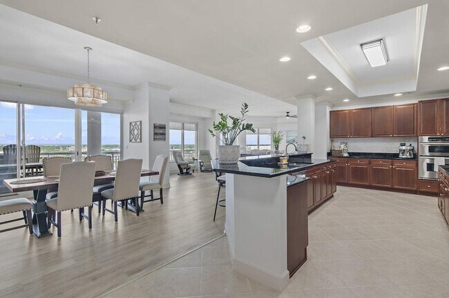 Building Photo - 725 Gulf Shore Dr