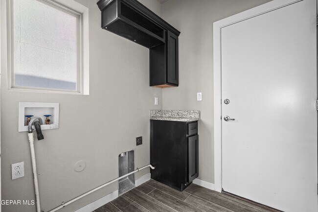 Building Photo - 6929 Black Mesquite Dr