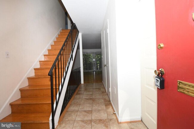 Building Photo - 8147 Inverness Ridge Rd