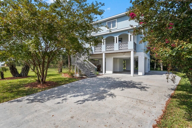 Building Photo - 139 Brady Dr