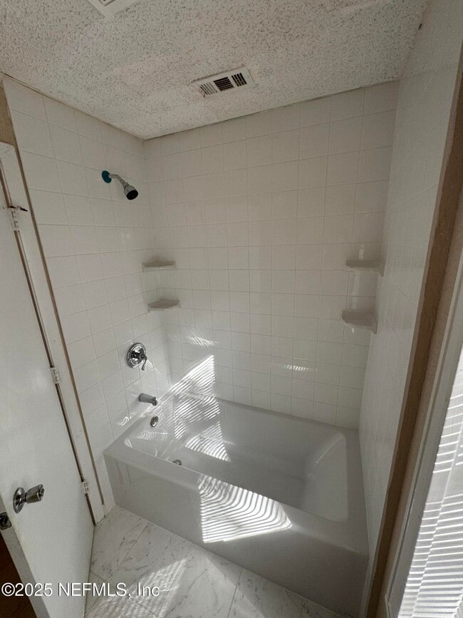 Building Photo - 1817 Lakewood Rd