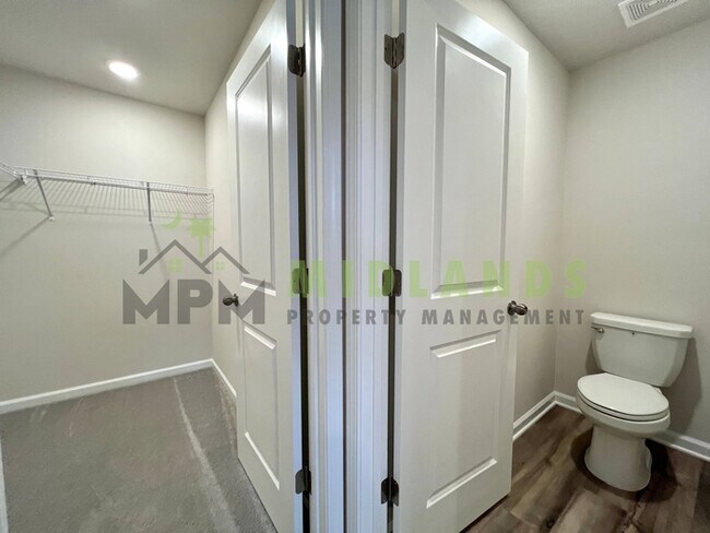 Building Photo - 1221C Champions Rest